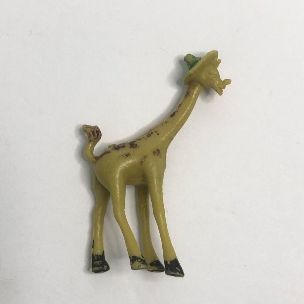 vintage 1960s hong kong kitsch plastic giraffe toy 3‎ inch wearing hat miniature